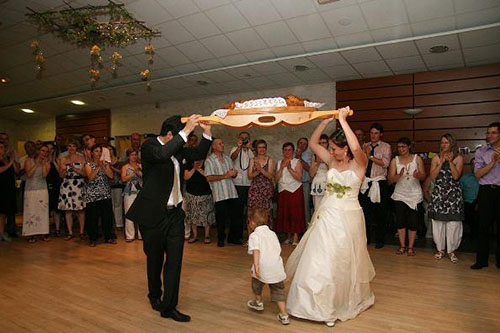11-Unusual-Wedding-Traditions-Around-the-World