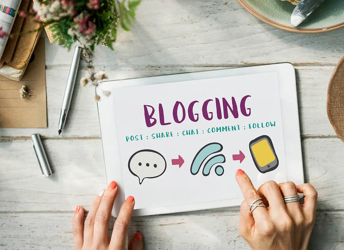 social-media-networking-online-communication-connect-concept-Blogging-tips